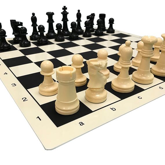 Tablero de ajedrez con piezas